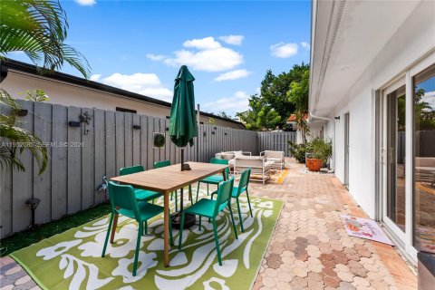 Villa ou maison à louer à Fort Lauderdale, Floride: 4 chambres, 187.01 m2 № 2153178 - photo 23