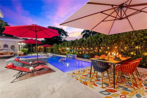 Villa ou maison à louer à Fort Lauderdale, Floride: 4 chambres, 187.01 m2 № 2153178 - photo 8