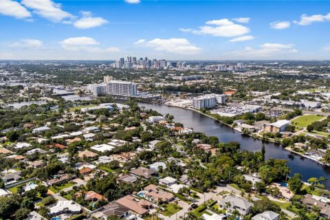 Villa ou maison à louer à Fort Lauderdale, Floride: 4 chambres, 187.01 m2 № 2153178 - photo 19