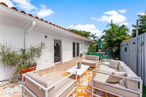 Villa ou maison à louer à Fort Lauderdale, Floride: 4 chambres, 187.01 m2 № 2153178 - photo 24