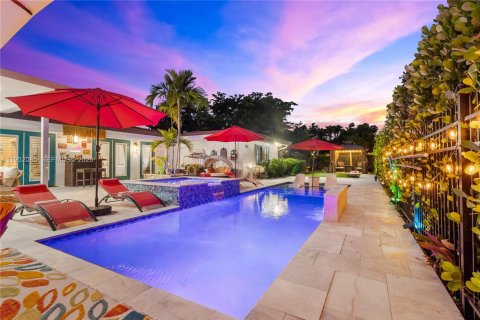 Villa ou maison à louer à Fort Lauderdale, Floride: 4 chambres, 187.01 m2 № 2153178 - photo 11