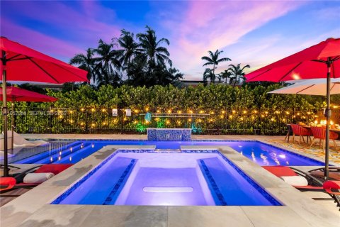 Villa ou maison à louer à Fort Lauderdale, Floride: 4 chambres, 187.01 m2 № 2153178 - photo 9