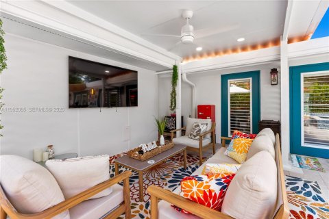 Villa ou maison à louer à Fort Lauderdale, Floride: 4 chambres, 187.01 m2 № 2153178 - photo 4