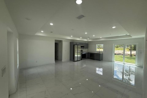 Villa ou maison à louer à Lehigh Acres, Floride: 3 chambres, 113.53 m2 № 1915436 - photo 14