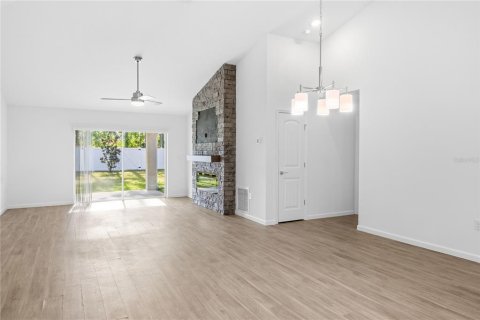 House in Palm Coast, Florida 3 bedrooms, 139.35 sq.m. № 2350155 - photo 9