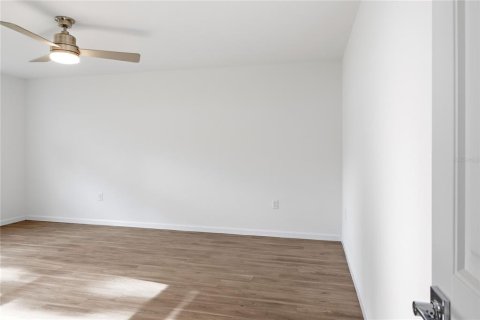 House in Palm Coast, Florida 3 bedrooms, 139.35 sq.m. № 2350155 - photo 17