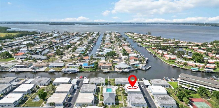 Condominio en Bradenton, Florida, 2 dormitorios № 1899041
