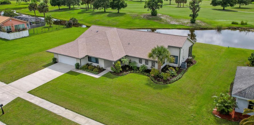 Casa en Port St. Lucie, Florida 3 dormitorios, 236.06 m2 № 2087485