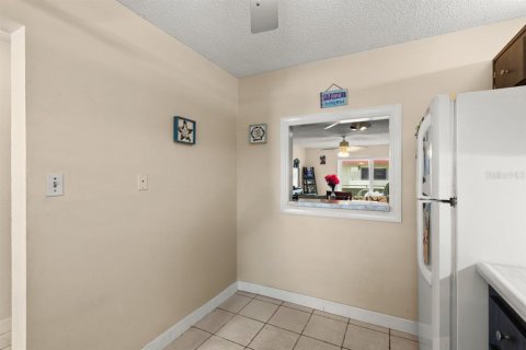 Condo in Daytona Beach, Florida, 2 bedrooms  № 1777219 - photo 8