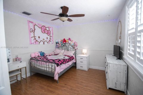 House in Miami, Florida 4 bedrooms, 233.28 sq.m. № 2038519 - photo 15