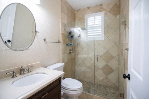 House in Miami, Florida 4 bedrooms, 233.28 sq.m. № 2038519 - photo 8