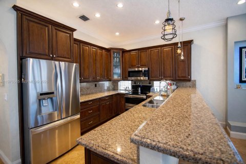 House in Miami, Florida 4 bedrooms, 233.28 sq.m. № 2038519 - photo 7