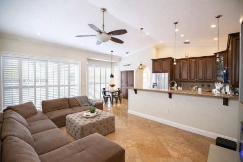 House in Miami, Florida 4 bedrooms, 233.28 sq.m. № 2038519 - photo 6