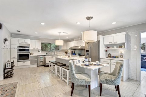 House in Boca Raton, Florida 3 bedrooms, 223.24 sq.m. № 1764680 - photo 14