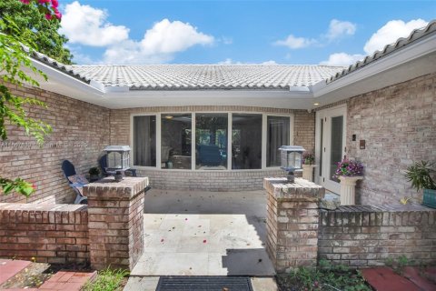 House in Boca Raton, Florida 3 bedrooms, 223.24 sq.m. № 1764680 - photo 3