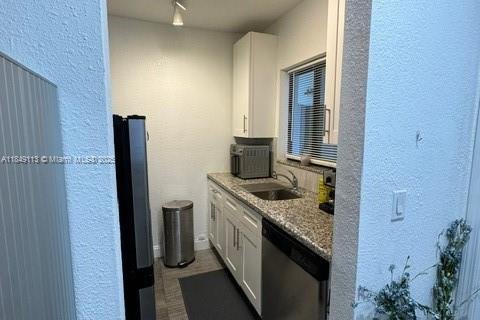 Apartamento en alquiler en Miami, Florida, 1 dormitorio, 65.03 m2 № 1936469 - foto 3