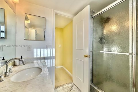 Снять в аренду кондоминиум в Холливуд, Флорида 2 спальни, 115.2м2, № 1993313 - фото 14