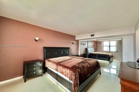 Снять в аренду кондоминиум в Холливуд, Флорида 2 спальни, 115.2м2, № 1993313 - фото 17