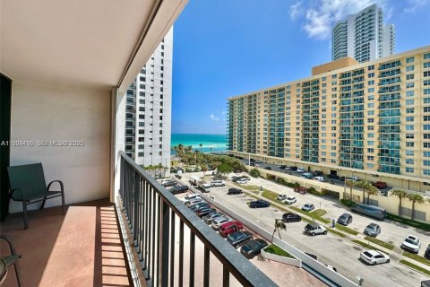 Снять в аренду кондоминиум в Холливуд, Флорида 2 спальни, 115.2м2, № 1993313 - фото 9