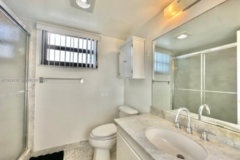 Снять в аренду кондоминиум в Холливуд, Флорида 2 спальни, 115.2м2, № 1993313 - фото 15