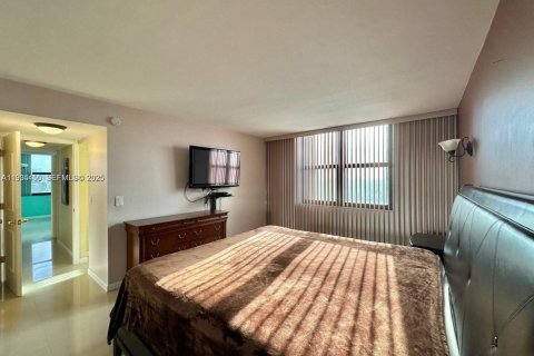 Снять в аренду кондоминиум в Холливуд, Флорида 2 спальни, 115.2м2, № 1993313 - фото 19