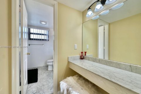 Снять в аренду кондоминиум в Холливуд, Флорида 2 спальни, 115.2м2, № 1993313 - фото 16