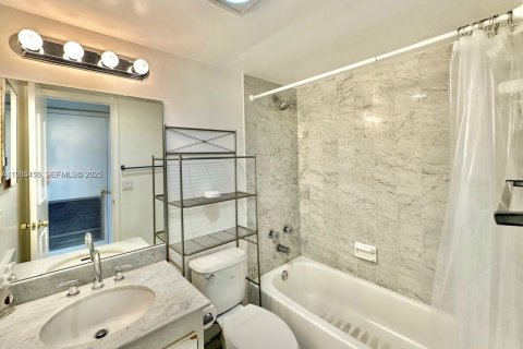 Снять в аренду кондоминиум в Холливуд, Флорида 2 спальни, 115.2м2, № 1993313 - фото 13