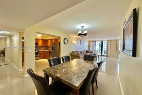 Снять в аренду кондоминиум в Холливуд, Флорида 2 спальни, 115.2м2, № 1993313 - фото 10