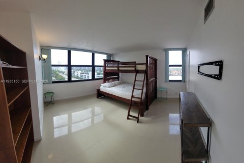 Снять в аренду кондоминиум в Холливуд, Флорида 2 спальни, 115.2м2, № 1993313 - фото 20