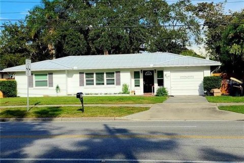 House in Clearwater, Florida 2 bedrooms, 101.26 sq.m. № 2367093