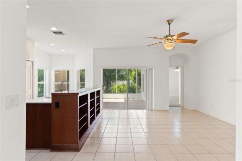 House in Land O' Lakes, Florida 2 bedrooms, 144.46 sq.m. № 2157738 - photo 15