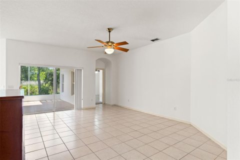 House in Land O' Lakes, Florida 2 bedrooms, 144.46 sq.m. № 2157738 - photo 16
