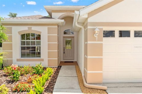 House in Land O' Lakes, Florida 2 bedrooms, 144.46 sq.m. № 2157738 - photo 5