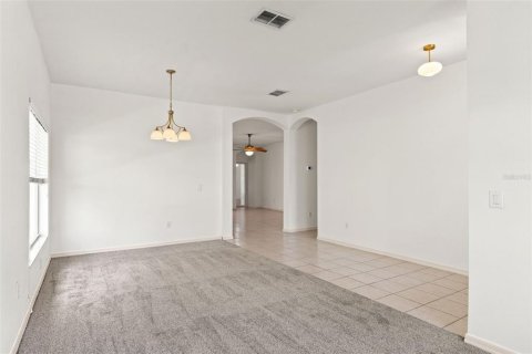 House in Land O' Lakes, Florida 2 bedrooms, 144.46 sq.m. № 2157738 - photo 8