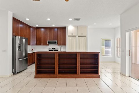 House in Land O' Lakes, Florida 2 bedrooms, 144.46 sq.m. № 2157738 - photo 11