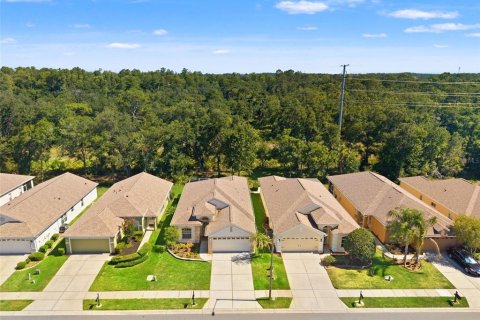 House in Land O' Lakes, Florida 2 bedrooms, 144.46 sq.m. № 2157738 - photo 2
