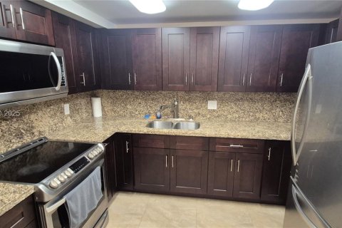 Condo à Miami, Floride, 3 chambres  № 2038805