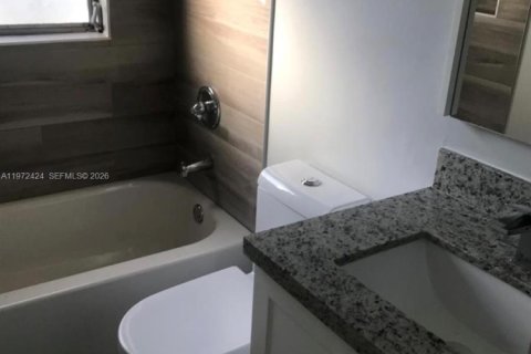 Casa en venta en Hialeah, Florida, 3 dormitorios, 104.61 m2 № 2033277 - foto 7