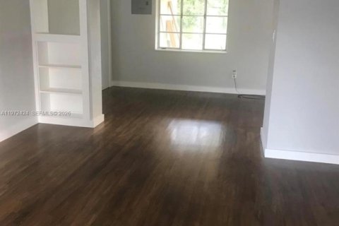 Casa en Hialeah, Florida 3 dormitorios, 104.61 m2 № 2033277