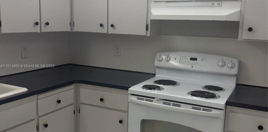 Кондоминиум с 1 спальней в Майами, Флорида № 1970508