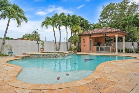 Villa ou maison à vendre à Hialeah, Floride: 5 chambres, 265.24 m2 № 1949031 - photo 30