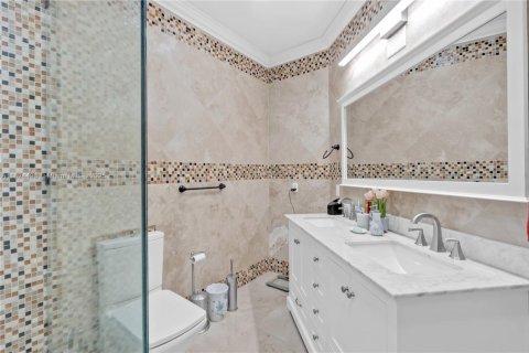 Villa ou maison à vendre à Hialeah, Floride: 5 chambres, 265.24 m2 № 1949031 - photo 21