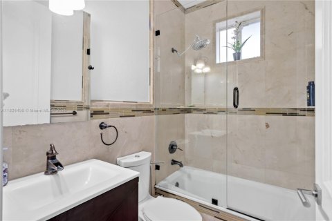 Villa ou maison à vendre à Hialeah, Floride: 5 chambres, 265.24 m2 № 1949031 - photo 25