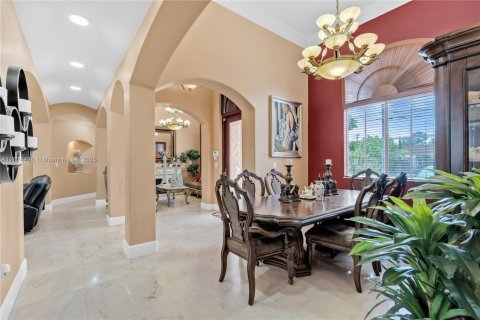 Villa ou maison à vendre à Hialeah, Floride: 5 chambres, 265.24 m2 № 1949031 - photo 6