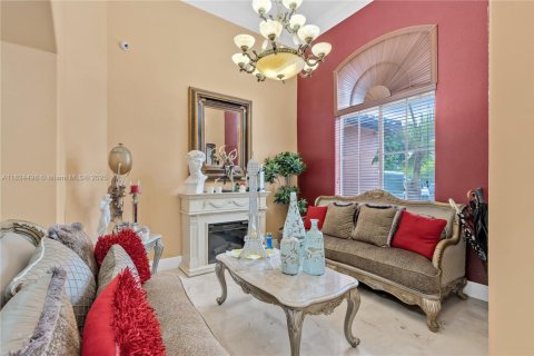 Villa ou maison à vendre à Hialeah, Floride: 5 chambres, 265.24 m2 № 1949031 - photo 7