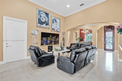 Villa ou maison à vendre à Hialeah, Floride: 5 chambres, 265.24 m2 № 1949031 - photo 9
