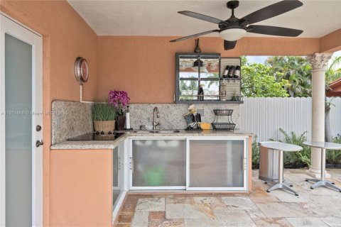 Villa ou maison à vendre à Hialeah, Floride: 5 chambres, 265.24 m2 № 1949031 - photo 28