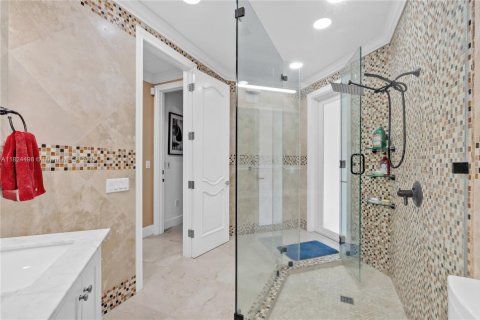 Villa ou maison à vendre à Hialeah, Floride: 5 chambres, 265.24 m2 № 1949031 - photo 20