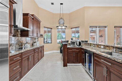 Villa ou maison à vendre à Hialeah, Floride: 5 chambres, 265.24 m2 № 1949031 - photo 12