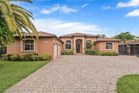 Villa ou maison à vendre à Hialeah, Floride: 5 chambres, 265.24 m2 № 1949031 - photo 1